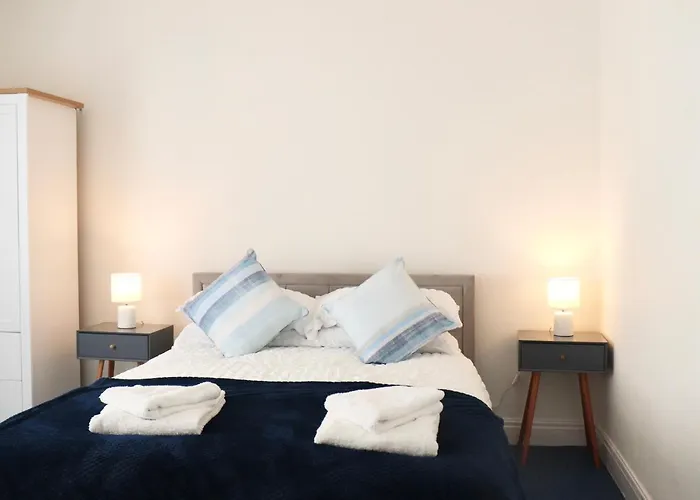 Spacious&Comfortable 3 Bedroom House - FREE WiFi&FREE Parking