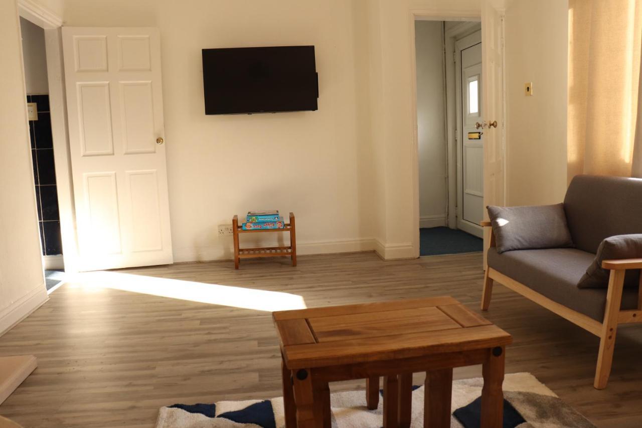 Spacious&comfortable 3 Bedroom House - Free Wifi&free Parking Leeds (West Yorkshire)