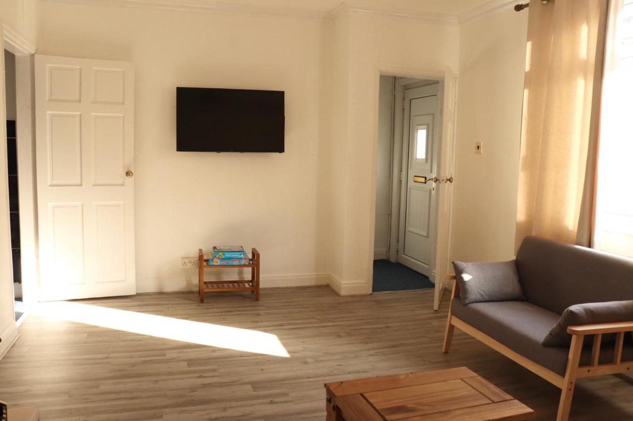 Spacious&comfortable 3 Bedroom House - Free Wifi&free Parking *