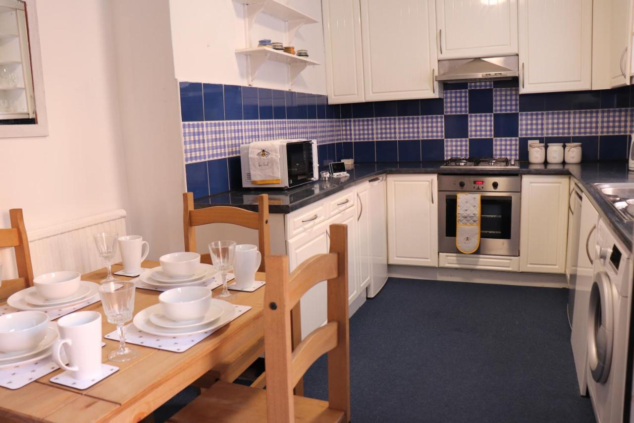 Spacious&comfortable 3 Bedroom House - Free Wifi&free Parking