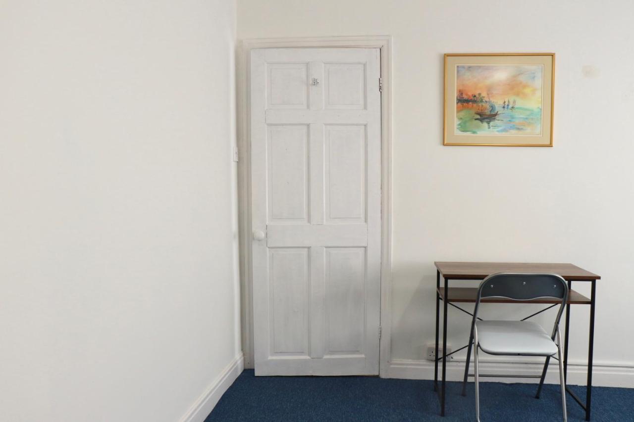 Spacious&comfortable 3 Bedroom House - Free Wifi&free Parking Leeds (West Yorkshire)