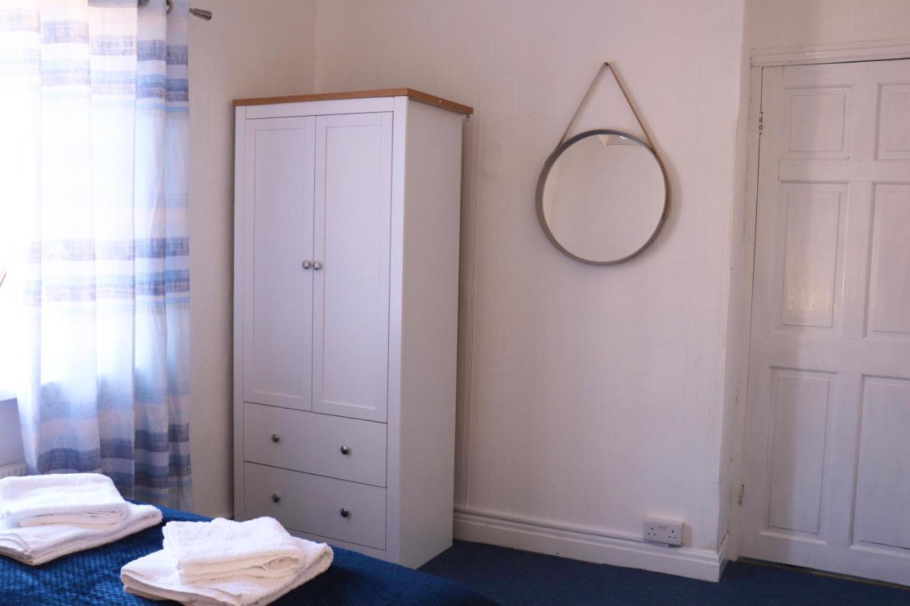 Spacious&comfortable 3 Bedroom House - Free Wifi&free Parking * Leeds (West Yorkshire)